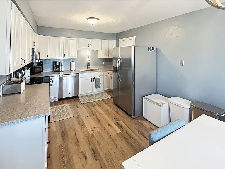 2405 W Elizabeth St — Photo 6