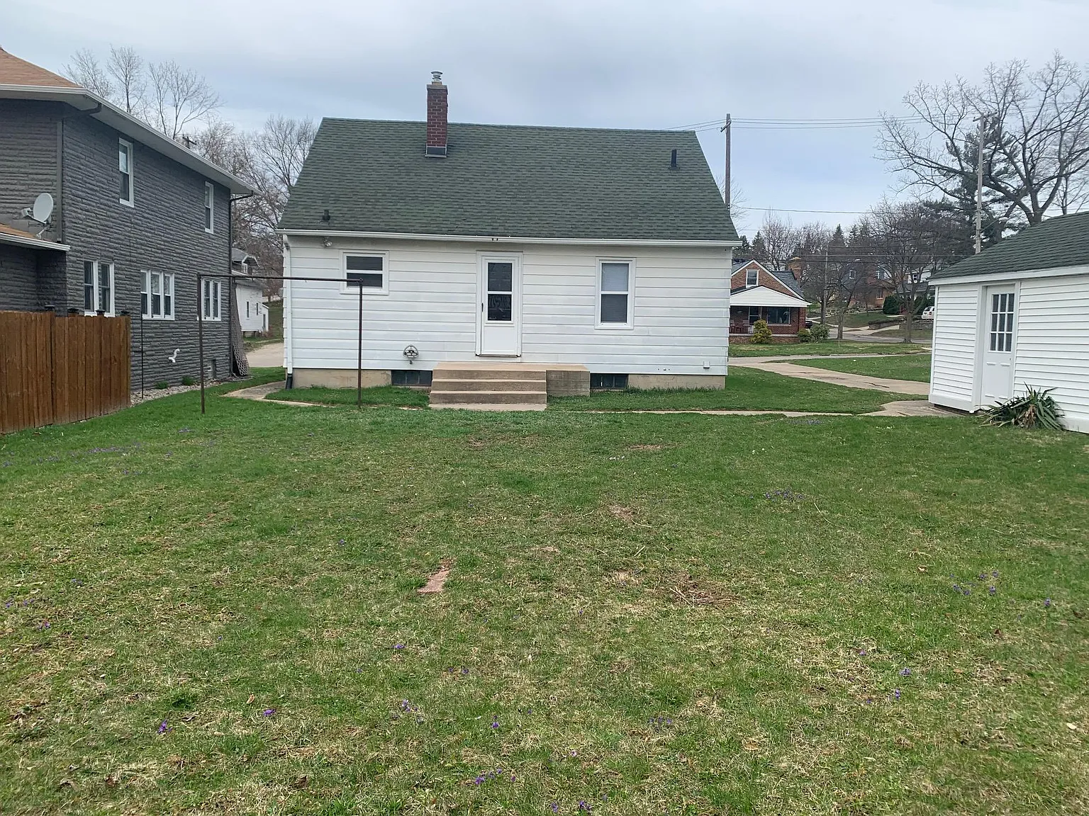 3 bed, 1050 sqft, $2,100 — Photo 2