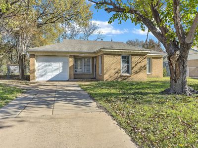908 Yale St, River Oaks, TX, 76114