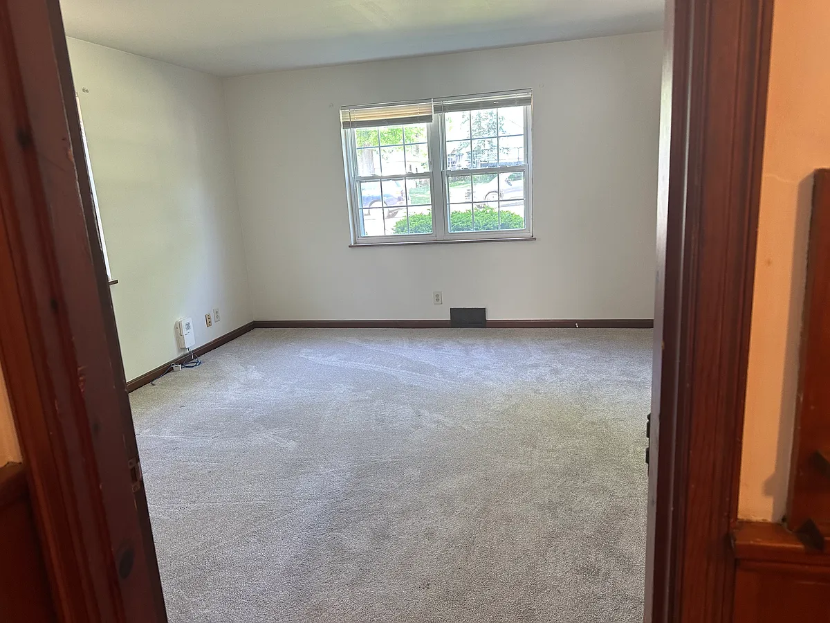 Building Photo - 5 Woodlawn Ave #2