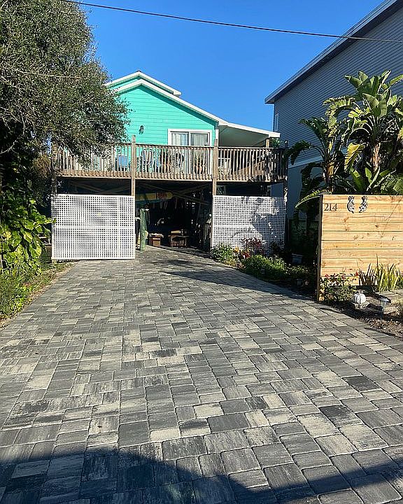 Front view -Entry