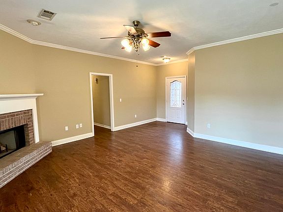 3rd image of 205 Edgewater Branch Dr