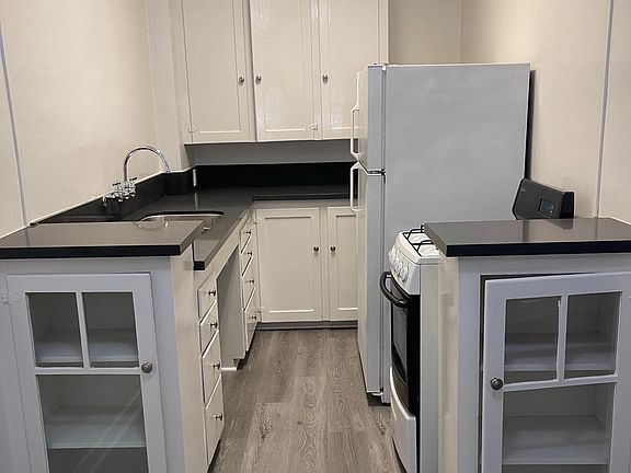 3rd image of 319 W Wilson Ave #104
