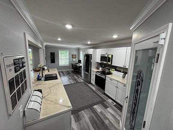 5th image of 419 Scarlet Oak Dr