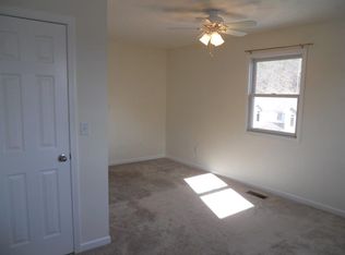 23 Deer Valley Dr, Hurricane, WV 25526
