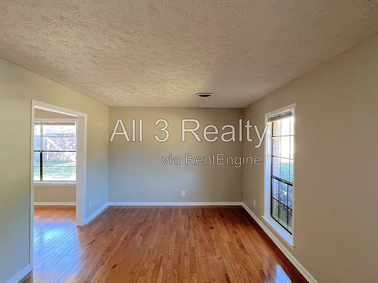 561 Dunbarton Rd — Photo 8