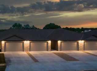 2923 Kings Corner Dr, Lincoln, NE 68516