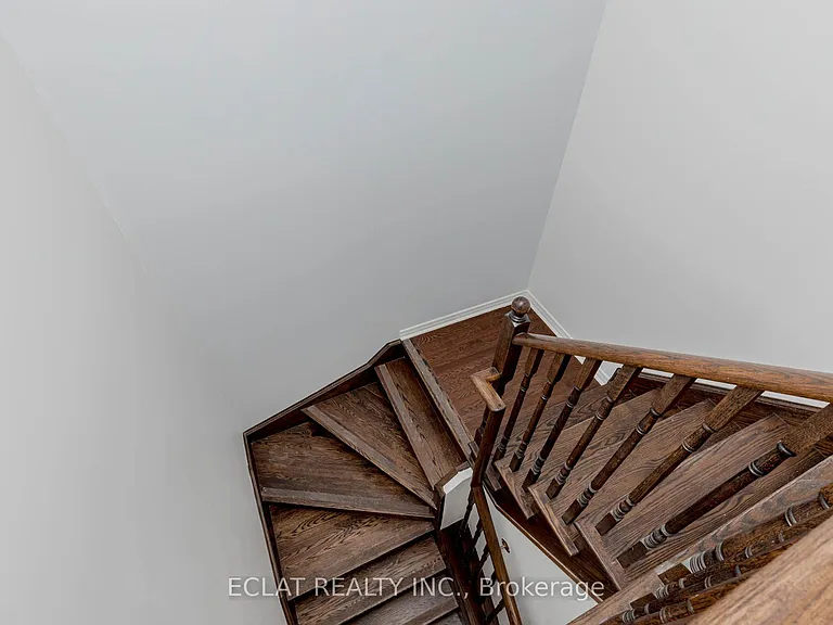 2 Lancaster Ct — Photo 24