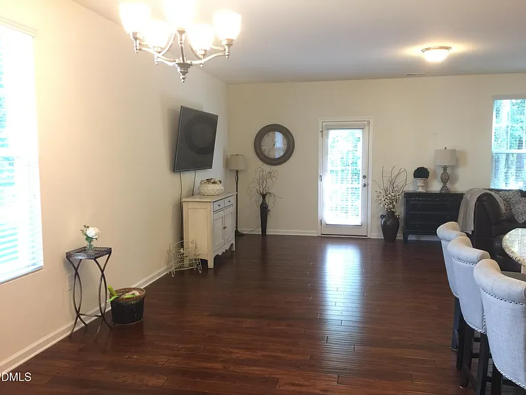 637 Briarcliff St — Photo 8