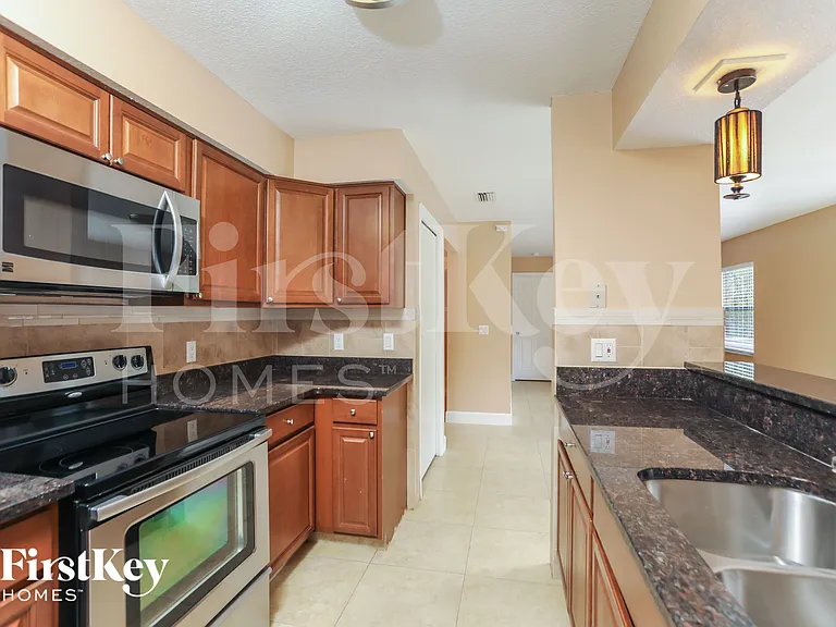 988 Glenview Cir — Photo 6