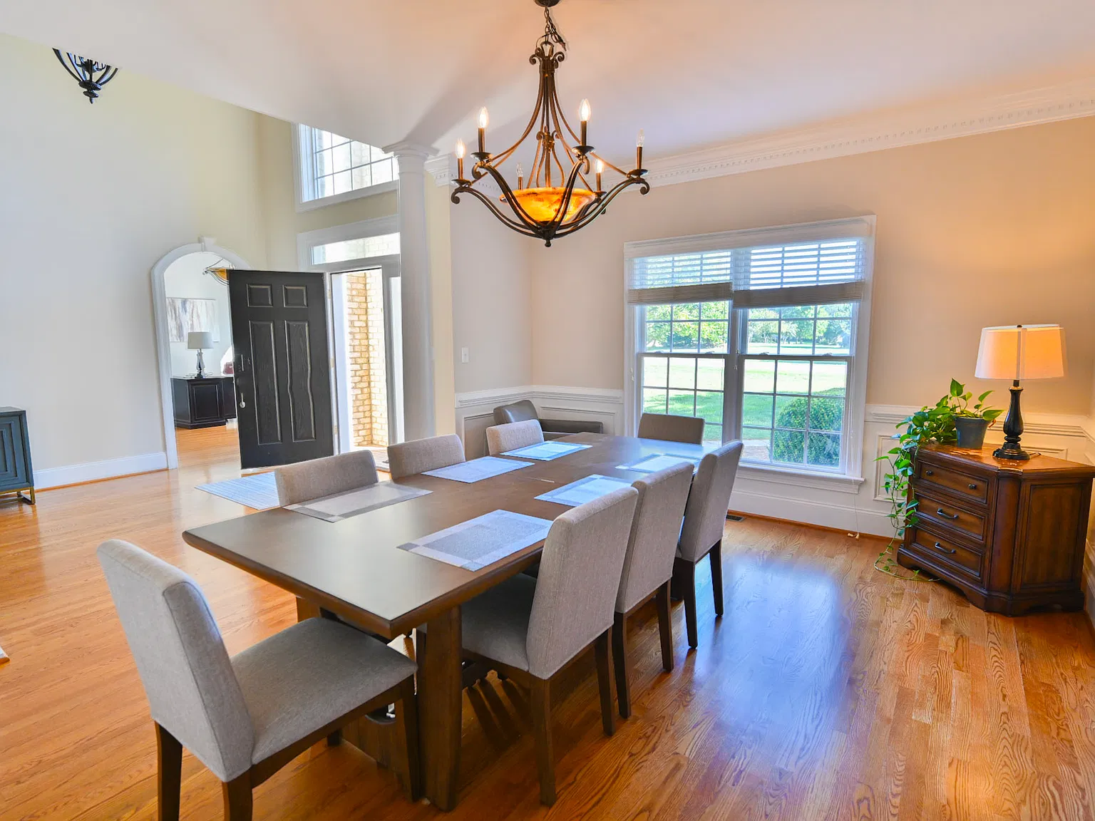 5 bed, 4100 sqft, $6,000 — Photo 4