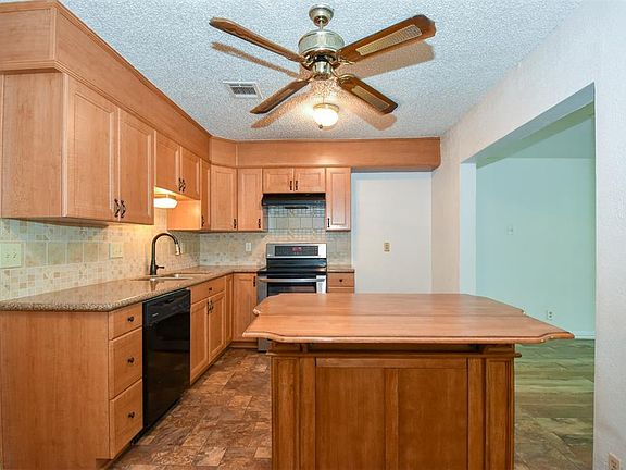 5th image of 15818 Willmore Ln