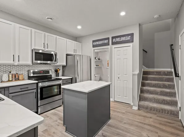 4673 Blaine Ave #907, Inver Grove Heights, MN 55076