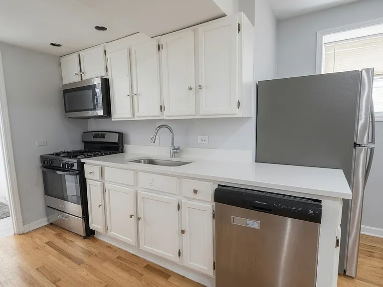 958 N Wolcott Ave #1R — Photo 1