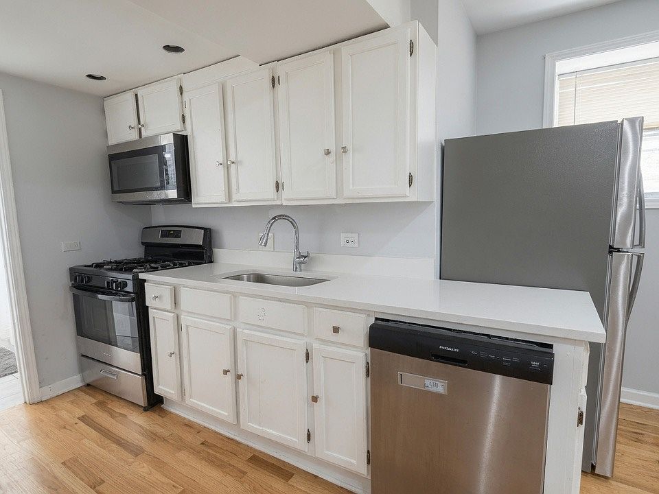 1st image of 959 N Wolcott Ave #1H