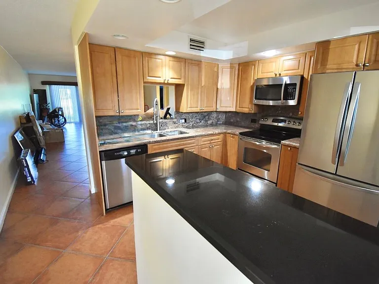 4301 Martinique Cir #K1 — Photo 8