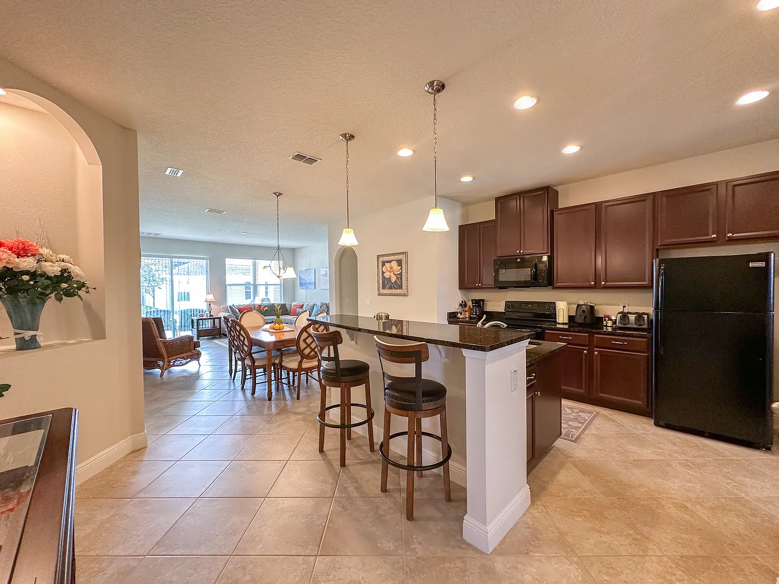 3 bed, 2210 sqft, $3,700 — Photo 3