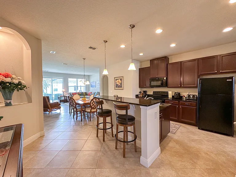 720 Parkmont Pl — Photo 3
