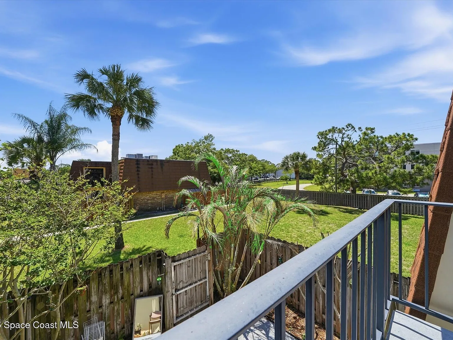 2 bed, 1.5 bath, 1236 sqft, $1,800 — Photo 2