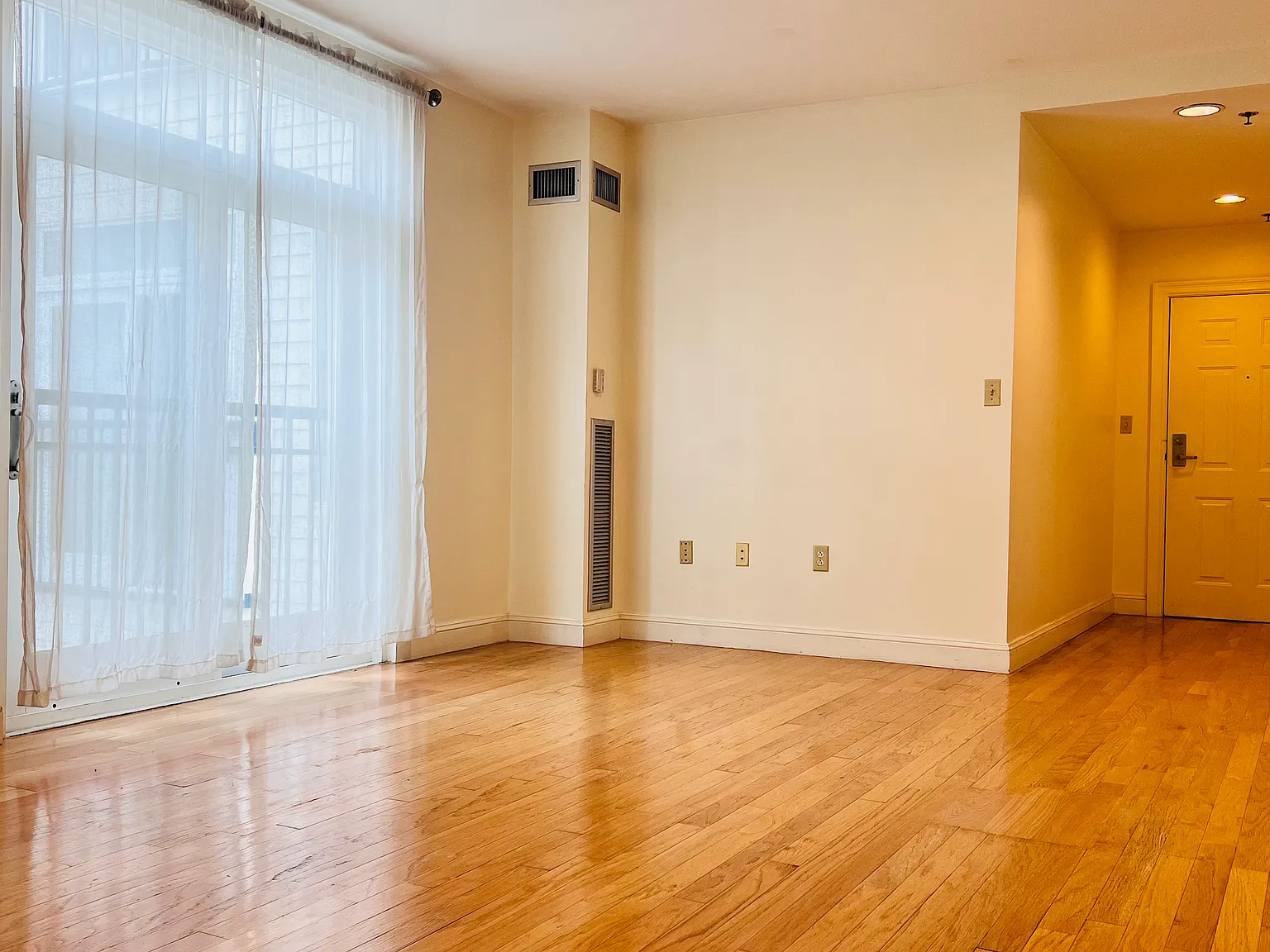 1723 Washington St — Photo 3