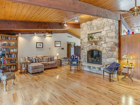 5th image of 17 Lake Park Dr