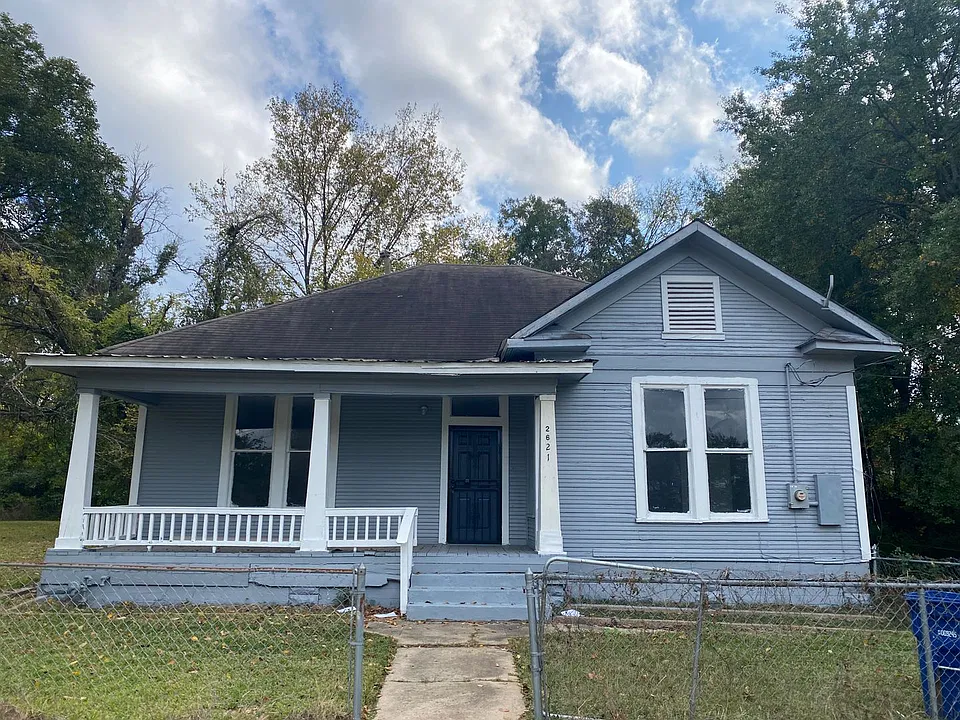 2621 Claiborne Ave