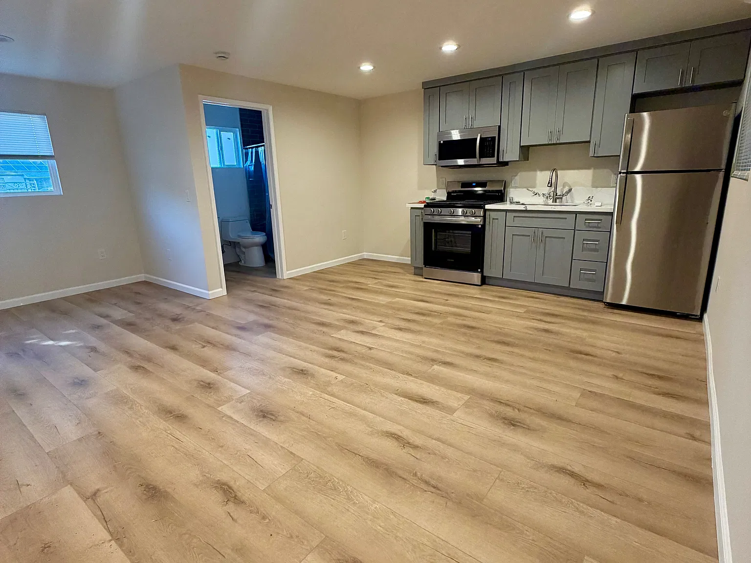 Studio, 415 sqft, $2,300 — Photo 2