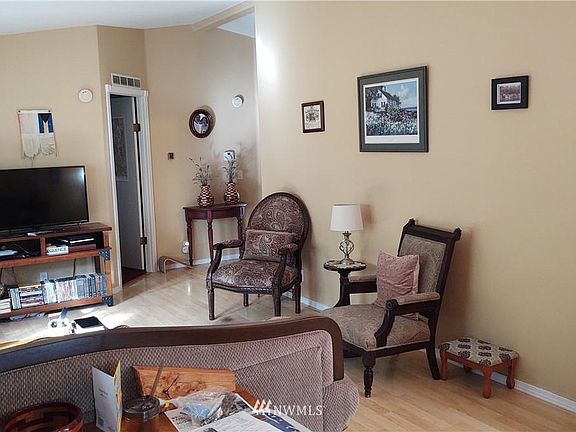 3rd image of 20 E Sea Vista Ct
