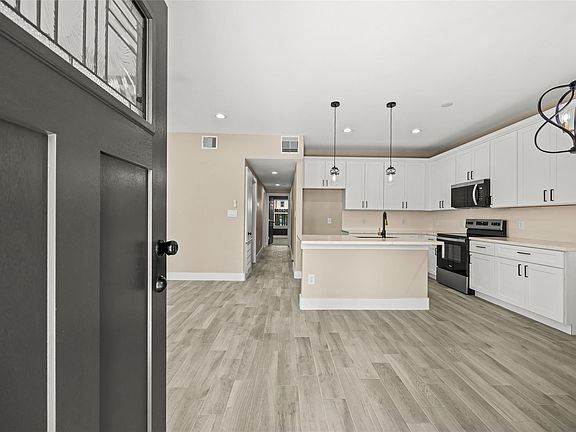 4th image of 9923 Fillmore St
