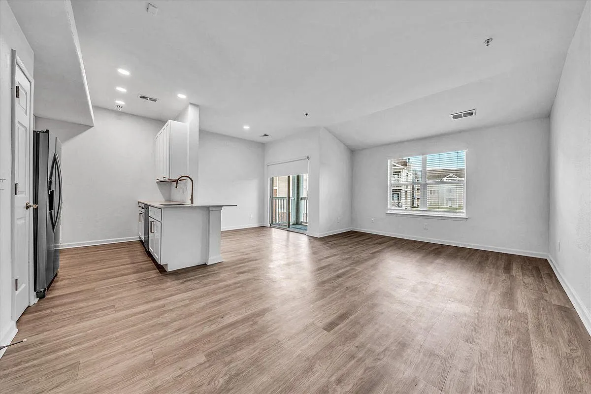 The Vinings Apartments — Photo 2