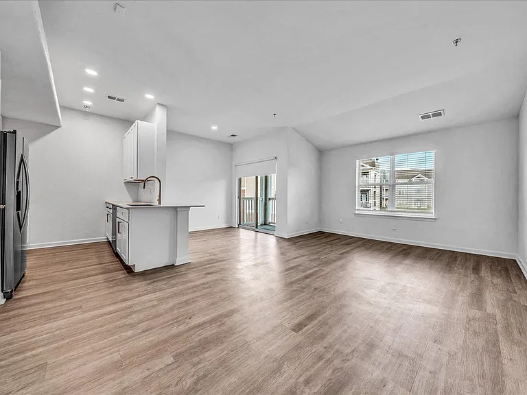 The Vinings Apartments — Photo 2