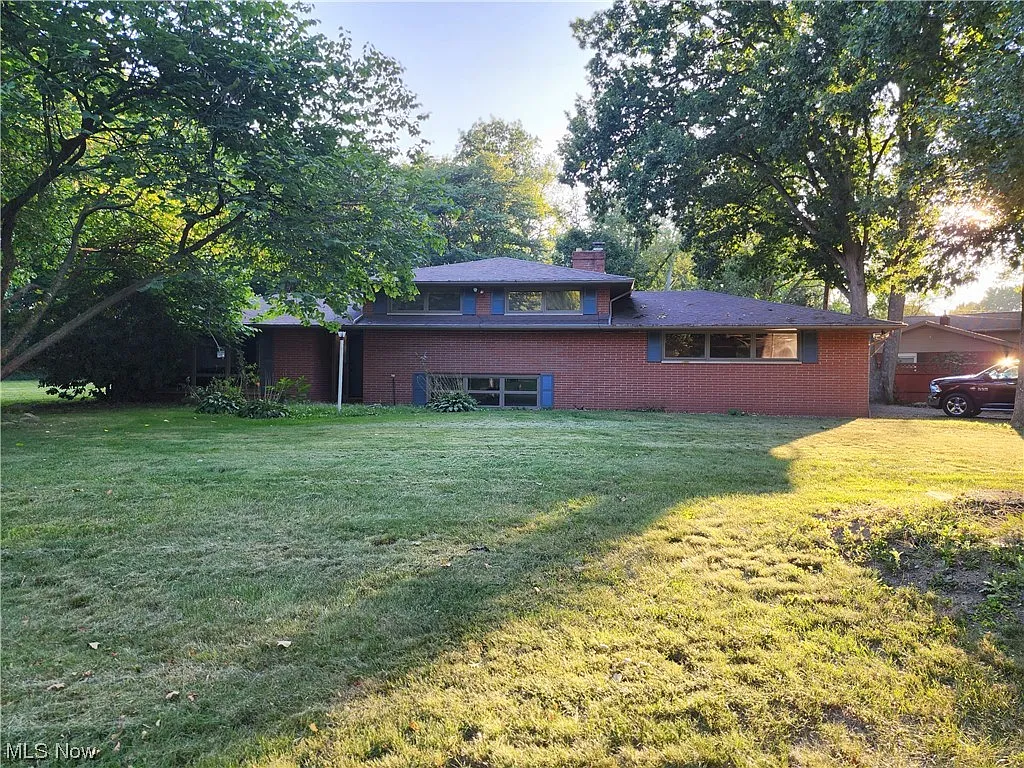 7305 Woodcrest Ave NE photo 1