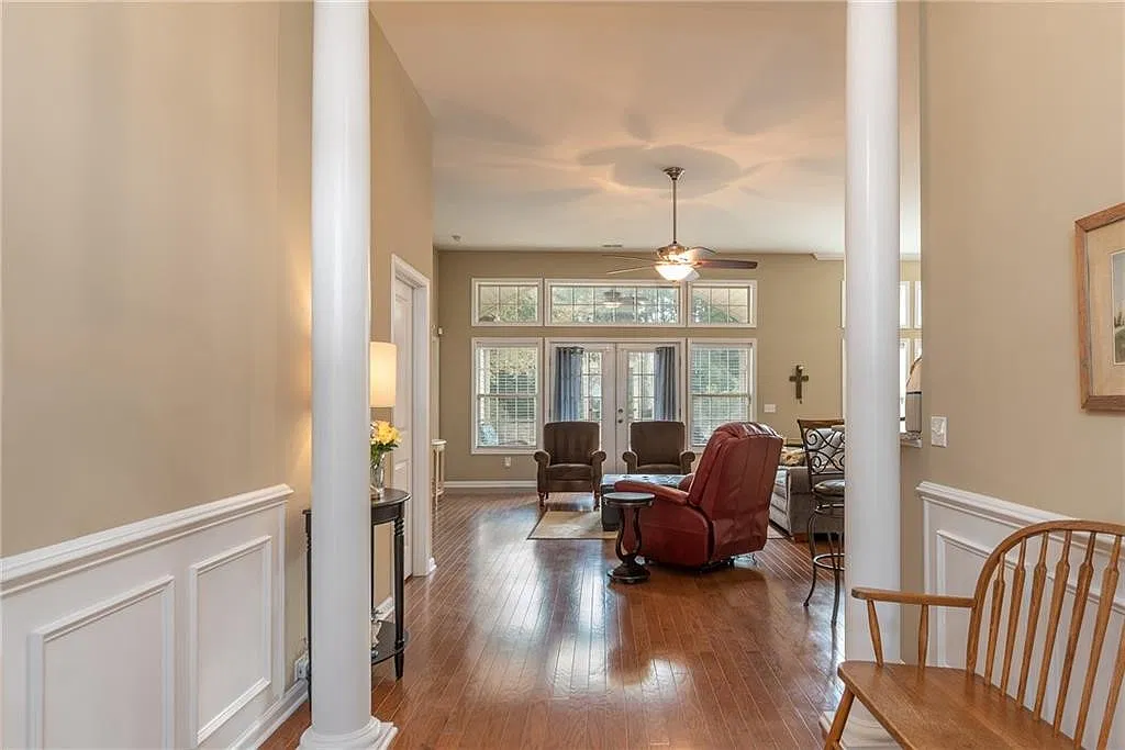 4 bed, 2844 sqft, $2,150 — Photo 3