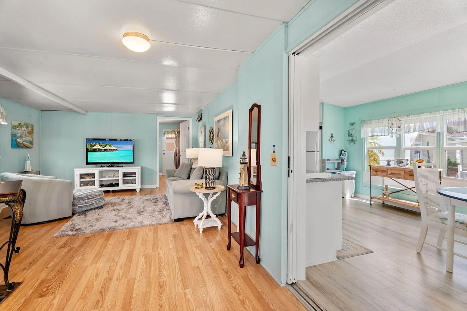 2 bed, 1.0 bath, $4,549 — Photo 2