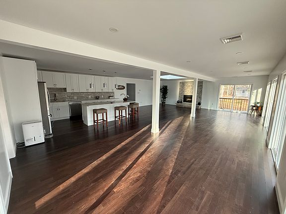 3rd image of 347 N Shore Dr