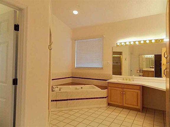 5th image of 3152 Shoreline Dr