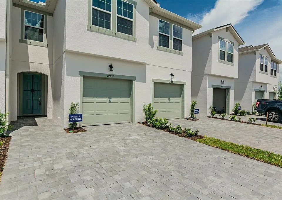 19309 Blue Pond Dr