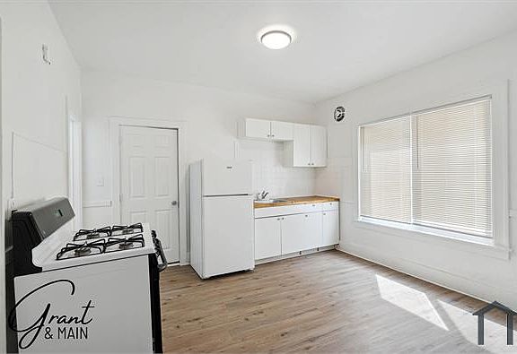 3rd image of 4224 Lois St APT 1F
