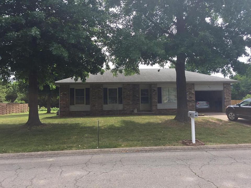 1st image of 104 S Basswood Ave