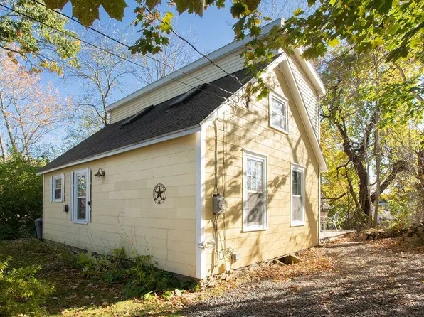 47 Main St, York, ME 03909