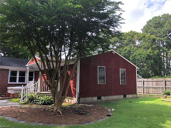 This part (primary bedroom and bath) was newly sided and painted.