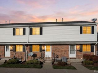 125 Cuttle Rd APT 44, Marysville, MI 48040