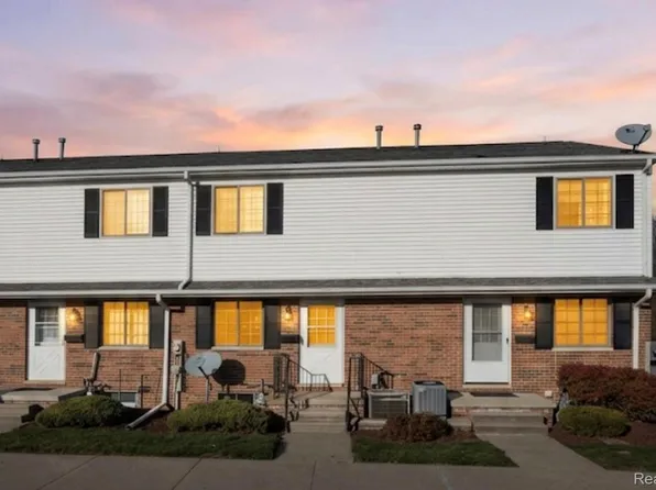 125 Cuttle Rd APT 44, Marysville, MI 48040