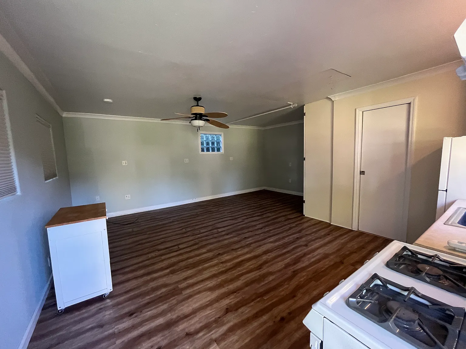 Studio, 400 sqft, $2,675 — Photo 2
