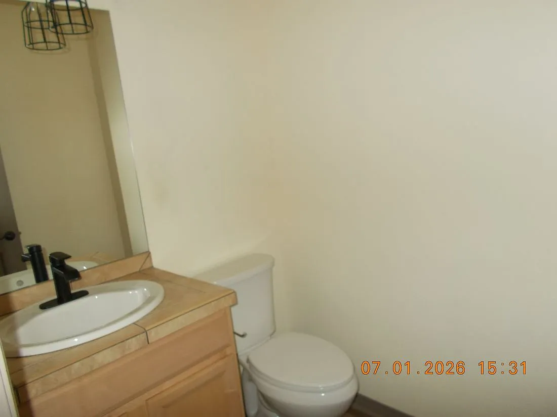 3 bed, 2.5 bath, 1617 sqft, $2,600 — Photo 3