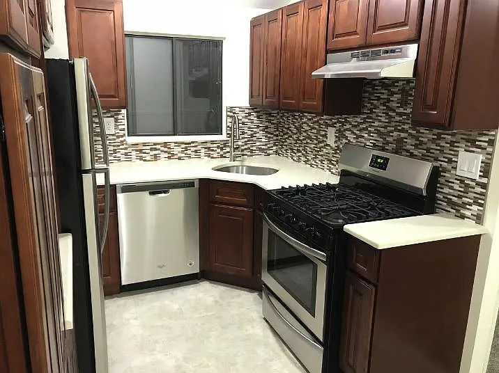 2 bed, 850 sqft, $2,100 — Photo 2