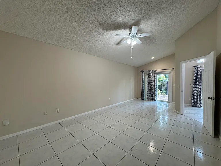 1038 W Jasmine Ln — Photo 11