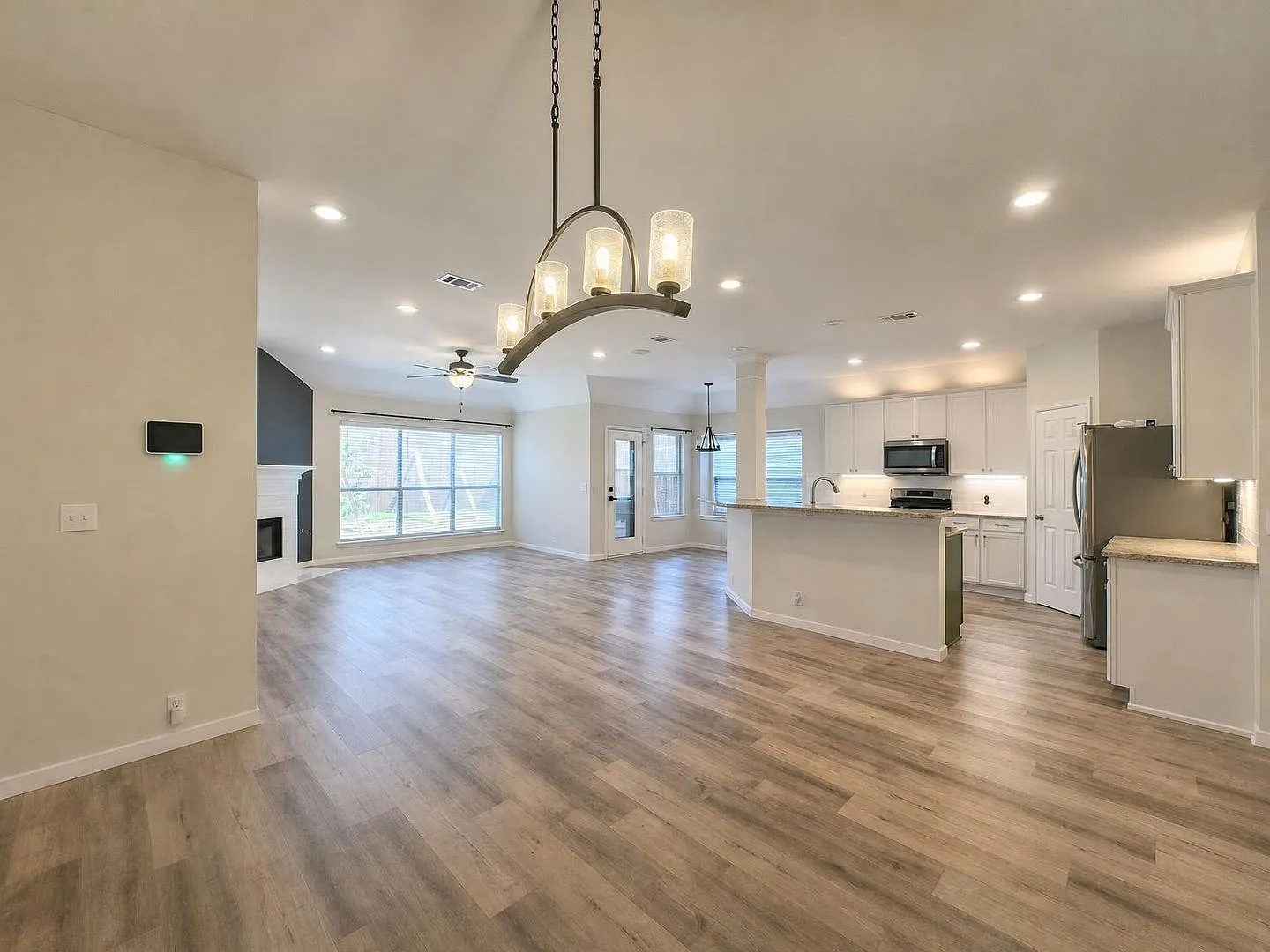 Move-In Ready in Vista Meadows Updated, Spacious & Keller ISD! — Photo 2