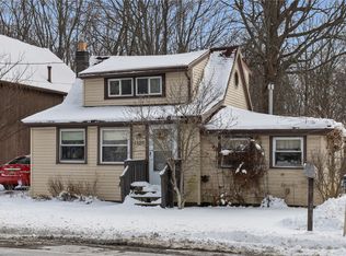 1386 Island Cottage Rd, Rochester, NY 14612