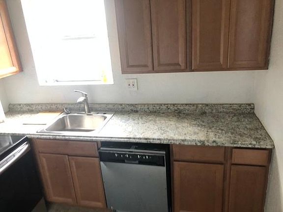 4th image of 212 NW 11th St #1
